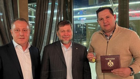 IZ RUSIJE (SRBINU) S LJUBAVLJU: Veliko priznanje ruske države za predsednika Bokserskog saveza Srbije IZ RUSIJE (SRBINU) S LJUBAVLJU: Veliko priznanje ruske države za predsednika Bokserskog saveza Srbije