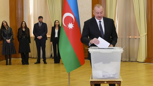 ПРВЕ ИЗЛАЗНЕ АНКЕТЕ У АЗЕРБЕЈЏАНУ ШОКИРАЛЕ СВЕ: Да ли је могуће да ће Алијев добити оволико гласова?! ПРВЕ ИЗЛАЗНЕ АНКЕТЕ У АЗЕРБЕЈЏАНУ ШОКИРАЛЕ СВЕ: Да ли је могуће да ће Алијев добити оволико гласова?!