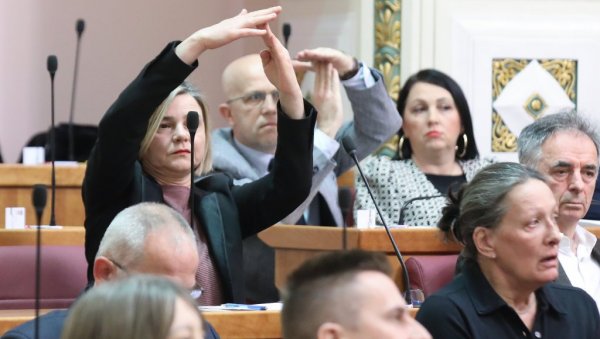 ПРЕВАРИЛИ СТЕ НАРОД, СОРОШЕВЦИ! Хаос у Хрватском сабору после избора новог државног тужиоца (ФОТО) ПРЕВАРИЛИ СТЕ НАРОД, СОРОШЕВЦИ! Хаос у Хрватском сабору после избора новог државног тужиоца (ФОТО)