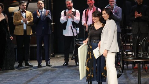 „NOVOSTI” NAGRADILE PREDSTAVU „EDIP”: Najbolji na festivalu „Bez prevoda” „NOVOSTI” NAGRADILE PREDSTAVU „EDIP”: Najbolji na festivalu „Bez prevoda”