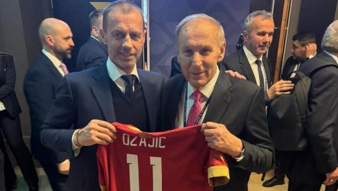 DŽAJIĆ SE NE PLAŠI RIVALA! Imamo šanse za prolaz, rado sam ispunio želju Čeferinu za potpisan dres