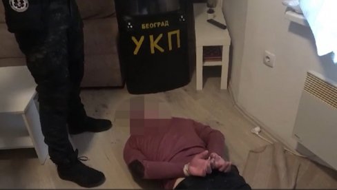 POSLE RASPRAVE NOŽEM IZBO MUŠKARCE: Akcija policije u Beogradu, zbog pokušaja ubistva i tuče uhapšenje tri osobe (VIDEO) POSLE RASPRAVE NOŽEM IZBO MUŠKARCE: Akcija policije u Beogradu, zbog pokušaja ubistva i tuče uhapšenje tri osobe (VIDEO)