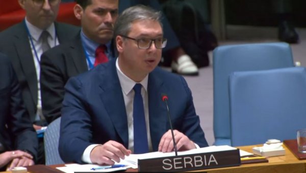 ВУЧИЋ: Србија је слободна, суверена и независна земља, поносан сам што се наша застава вијори овде испред зграде УН ВУЧИЋ: Србија је слободна, суверена и независна земља, поносан сам што се наша застава вијори овде испред зграде УН
