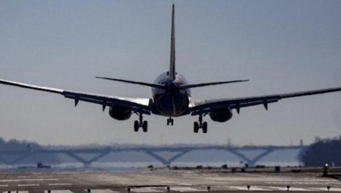 POVREĐENO VIŠE OD 20 LJUDI: Avion počeo naglo da propada, let se pretvorio u noćnu moru