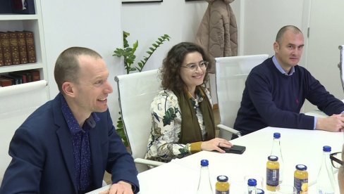 UČENJE ZAHTEVA KORIŠĆENJE UMA I TELA: Međunarodni projekat Fakulteta pedagoških nauka u Jagodini UČENJE ZAHTEVA KORIŠĆENJE UMA I TELA: Međunarodni projekat Fakulteta pedagoških nauka u Jagodini