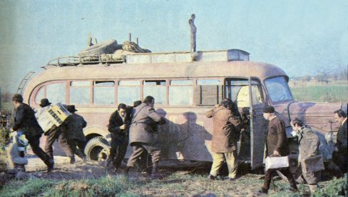 KO TO ZAISTA TAMO PEVA? Četiri decenije jednog autobusa koji je krenuo za Beograd i ušao u legendu (FOTO)