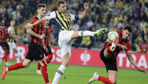 FENERBAHČE PRATI ZVEZDINO DETE: Edin DŽeko preporučio mladog napadača turskom velikanu