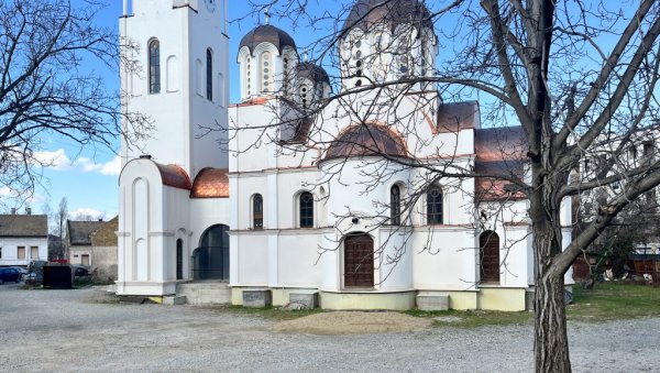 СТО СВЕТИЉКИ ЗА КОНСТАНТИНА И ЈЕЛЕНУ : Уређује се околина храма у Новом Саду СТО СВЕТИЉКИ ЗА КОНСТАНТИНА И ЈЕЛЕНУ : Уређује се околина храма у Новом Саду