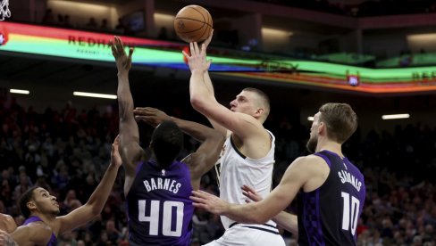 TEŽAK PORAZ DENVERA: Jokić nije mogao sam protiv Sakramenta (VIDEO) TEŽAK PORAZ DENVERA: Jokić nije mogao sam protiv Sakramenta (VIDEO)