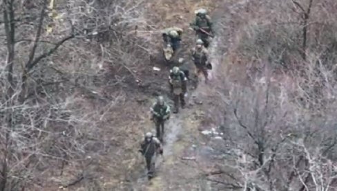 NEVEROVATNA SCENA IZ AVDEJEVKE: Rusi mirno umarširali u grad, a onda je usledio šok (VIDEO) NEVEROVATNA SCENA IZ AVDEJEVKE: Rusi mirno umarširali u grad, a onda je usledio šok (VIDEO)
