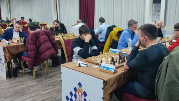 ЗАВРШНИЦА ШАХОВСКОГ СПЕКТАКЛА: У Параћину сјајна конкуренција оправдава очекивања ЗАВРШНИЦА ШАХОВСКОГ СПЕКТАКЛА: У Параћину сјајна конкуренција оправдава очекивања