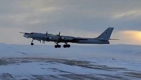NUKLEARNE TRIJADE LETELE U BLIZINI ALJASKE: Ruske bombardere pratili suhoji (VIDEO) NUKLEARNE TRIJADE LETELE U BLIZINI ALJASKE: Ruske bombardere pratili suhoji (VIDEO)