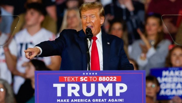 ТРАМП ПОЗВАО ПРИСТАЛИЦЕ НИКИ ХЕЈЛИ ДА ГА ПОДРЖЕ: Бајден је непријатељ, он уништава нашу државу ТРАМП ПОЗВАО ПРИСТАЛИЦЕ НИКИ ХЕЈЛИ ДА ГА ПОДРЖЕ: Бајден је непријатељ, он уништава нашу државу