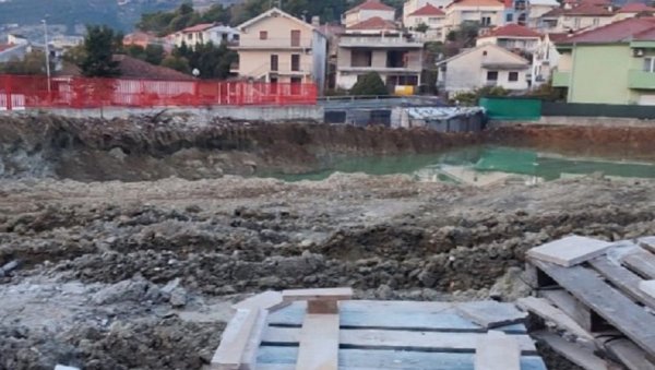 ПОДЗЕМНЕ ВОДЕ ЗАУСТАВИЛЕ ГРАДЊУ: После више деценија станови за сужбенике безбедносних институција ПОДЗЕМНЕ ВОДЕ ЗАУСТАВИЛЕ ГРАДЊУ: После више деценија станови за сужбенике безбедносних институција