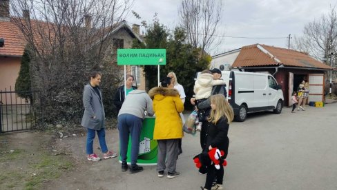 ЛЕЧЕ СЕ У ГРАДУ, А ИМАЈУ СВОЈ ДОМ ЗДРАВЉА: У Падинској скели организовано потписивање петиције за рад педијатра викендом ЛЕЧЕ СЕ У ГРАДУ, А ИМАЈУ СВОЈ ДОМ ЗДРАВЉА: У Падинској скели организовано потписивање петиције за рад педијатра викендом