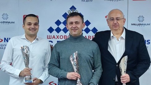 IVANIŠEVIĆ I VUJOVIĆEVA POBEDNICI: Kraj šahovskog takmičenja u Paraćinu (FOTO) IVANIŠEVIĆ I VUJOVIĆEVA POBEDNICI: Kraj šahovskog takmičenja u Paraćinu (FOTO)