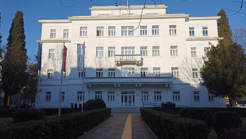 PARTITOKRATIJA TERA MLADE IZ CRNE GORE: Omladini iz Podgorice najveći problem nezaposlenost, više od 40 odsto bi da ode iz zemlje PARTITOKRATIJA TERA MLADE IZ CRNE GORE: Omladini iz Podgorice najveći problem nezaposlenost, više od 40 odsto bi da ode iz zemlje