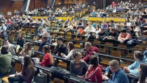 NA USLUZI BRUCOŠIMA: Studentski parlament Mašinskog fakulteta pomaže mlađim kolegama
