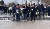 SAHRANJEN DEJAN MILOJEVIĆ: Porodica i prijatelji se oprostili od Miloja SAHRANJEN DEJAN MILOJEVIĆ: Porodica i prijatelji se oprostili od Miloja
