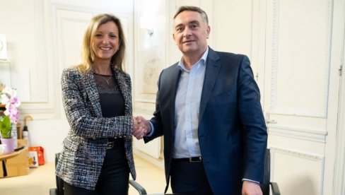 U POSETI DIJASPORI: Delegacija opštine Svilajnac u Francuskoj (FOTO) U POSETI DIJASPORI: Delegacija opštine Svilajnac u Francuskoj (FOTO)