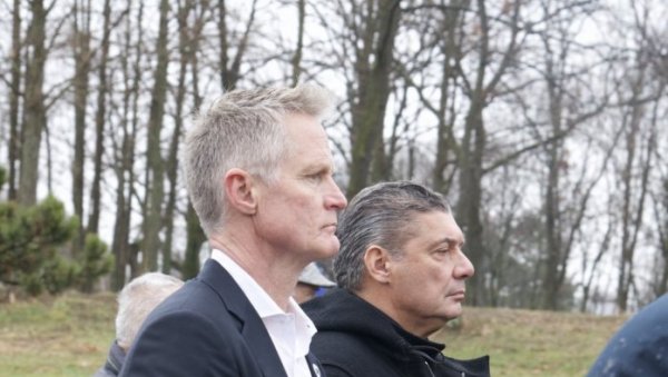 ЈОШ ДВЕ ГОДИНЕ У ГОЛДЕН СТЕЈТУ: Стив Кер постао најплаћенији тренер у историји НБА лиге ЈОШ ДВЕ ГОДИНЕ У ГОЛДЕН СТЕЈТУ: Стив Кер постао најплаћенији тренер у историји НБА лиге