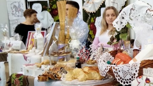 PRAZNIČNA PONUDA HRANE, PIĆA I RUKOTVORINA : „Novosadski bazar“ na „Spens-u“ PRAZNIČNA PONUDA HRANE, PIĆA I RUKOTVORINA : „Novosadski bazar“ na „Spens-u“