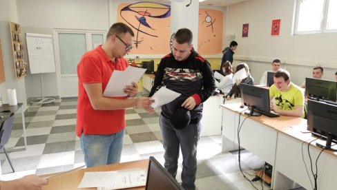 POLAZNICIMA URUČENI SERTIFIKATI: Završeni besplatni IT kursevi za mlade u Obrenovcu POLAZNICIMA URUČENI SERTIFIKATI: Završeni besplatni IT kursevi za mlade u Obrenovcu