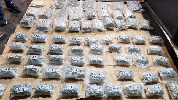 ЗАПЛЕЊЕНО 25 КИЛОГРАМА КАНАБИСА: Добар улов припадника полиције у Краљеву ЗАПЛЕЊЕНО 25 КИЛОГРАМА КАНАБИСА: Добар улов припадника полиције у Краљеву