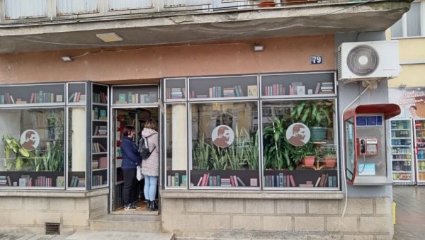 БИБЛИОТЕКА У ВРАЊСКОЈ БАЊИ ДОБИЛА НОВУ ДОНАЦИЈУ СВЕТЕ ЦАРСКЕ ЛАВРЕ Из Хиландара стигло још 529 књига БИБЛИОТЕКА У ВРАЊСКОЈ БАЊИ ДОБИЛА НОВУ ДОНАЦИЈУ СВЕТЕ ЦАРСКЕ ЛАВРЕ Из Хиландара стигло још 529 књига