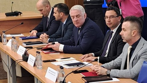 KRIVIČNA ZBOG ODAVANJA TAJNE: Odbor za bezbednost podneo prijavu KRIVIČNA ZBOG ODAVANJA TAJNE: Odbor za bezbednost podneo prijavu