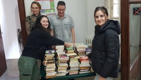 NOVOSADSKIM PENZIONERIMA ŠTIVA NA POKLON : Akcija kulturne institucije „Poklon zbirka Rajka Mamuzića“ NOVOSADSKIM PENZIONERIMA ŠTIVA NA POKLON : Akcija kulturne institucije „Poklon zbirka Rajka Mamuzića“