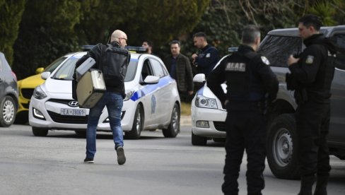 STRAŠNA SCENA IZ GRČKE: Muž zatekao ženu u lokvi krvi, a onda u kontejneru pronašao kesu sa bebom