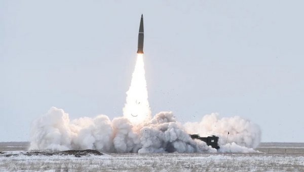 РУСИ ЗАСУЛИ КРАМАТОРСК ИСКАНДЕРИМА: Повређени британски и амерички новинари, један и даље под рушевинама РУСИ ЗАСУЛИ КРАМАТОРСК ИСКАНДЕРИМА: Повређени британски и амерички новинари, један и даље под рушевинама