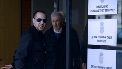POČINJE NOVO SUĐENJE ZA UBISTVO PEVAČICE: Zoran Marjanović u crnom od glave do pete, nosi naočare za sunce (FOTO)