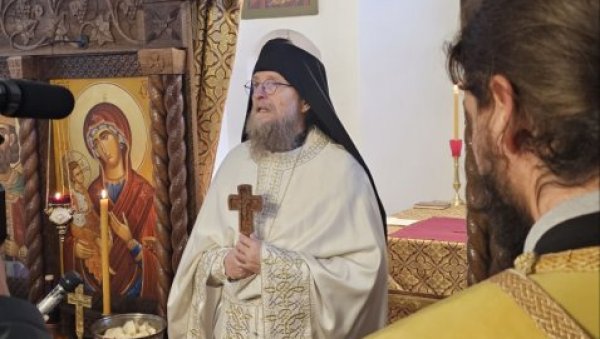 КОСМЕТСКИ СРБИ ЈАКИ КАО ВИНОВА ЛОЗА: Великај Хоча, некадашњи метох манастира Хиландар, литургијом и орезивањем чокота обележила Св. Трифуна КОСМЕТСКИ СРБИ ЈАКИ КАО ВИНОВА ЛОЗА: Великај Хоча, некадашњи метох манастира Хиландар, литургијом и орезивањем чокота обележила Св. Трифуна