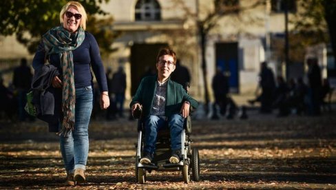 ZAVISE OD DRUGIH 24 SATA DNEVNO: Značaj personalne asistencije u Srpskoj ZAVISE OD DRUGIH 24 SATA DNEVNO: Značaj personalne asistencije u Srpskoj