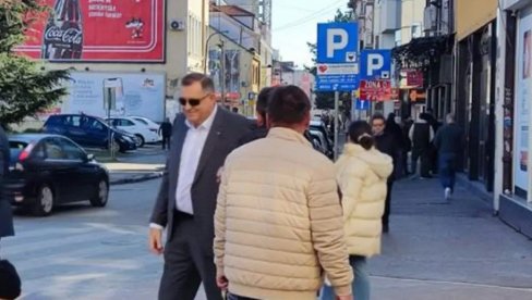 DODIK PROŠETAO SUNČANOM BANJALUKOM: Razgovarao sa decom i građanima (VIDEO)