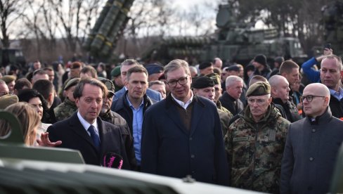 ВУЧИЋ НА ПИТАЊЕ НОВОСТИ: Видите о каквим је лажовима реч и чиме су спремни да се служе у Приштини ВУЧИЋ НА ПИТАЊЕ НОВОСТИ: Видите о каквим је лажовима реч и чиме су спремни да се служе у Приштини
