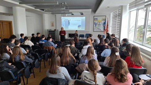 IZBOR BUDUĆEG ZANIMANJA: Opština Čukarica i NSZ pomažu osmacima na naprave pravi izbor IZBOR BUDUĆEG ZANIMANJA: Opština Čukarica i NSZ pomažu osmacima na naprave pravi izbor