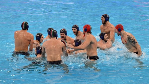 ИТАЛИЈА ПРВИ ФИНАЛИСТА: Шпанија пала после сјајне друге четвтине ИТАЛИЈА ПРВИ ФИНАЛИСТА: Шпанија пала после сјајне друге четвтине