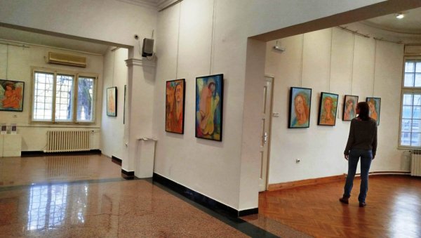 ЖЕНА КАО ИНСПИРАЦИЈА: Изложба „Фемина“ у параћинском Културном центру (ФОТО) ЖЕНА КАО ИНСПИРАЦИЈА: Изложба „Фемина“ у параћинском Културном центру (ФОТО)