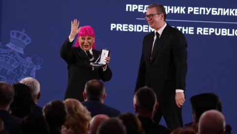 KARIJERA ZA PONOS: Zoricu Brunclik za izuzetne zasluge odlikovao predsednik Republike Srbije Aleksandar Vučić (FOTO) KARIJERA ZA PONOS: Zoricu Brunclik za izuzetne zasluge odlikovao predsednik Republike Srbije Aleksandar Vučić (FOTO)