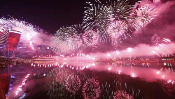ВЕЛИЧАНСТВЕНО: Погледајте снимак из ваздуха - Спектакл у Београду поводом Дана државности (ВИДЕО) ВЕЛИЧАНСТВЕНО: Погледајте снимак из ваздуха - Спектакл у Београду поводом Дана државности (ВИДЕО)