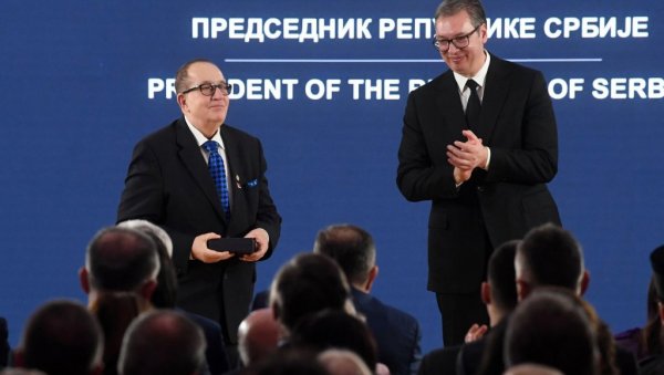 СРЕЋАН САМ ЈЕР СРБИЈА ИДЕ НАПРЕД: Зоран Јовановић, хуманиста из Швајцарске за Новости СРЕЋАН САМ ЈЕР СРБИЈА ИДЕ НАПРЕД: Зоран Јовановић, хуманиста из Швајцарске за Новости