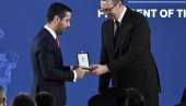 LAUREAT I MINISTAR: Zlatnu medalju za posebne zasluge dobio Tomislav Momirović LAUREAT I MINISTAR: Zlatnu medalju za posebne zasluge dobio Tomislav Momirović