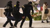 ПОЛИЦИЈА УХАПСИЛА 100 ДЕМОНСТРАНАТА: У Русији протести због смрти Наваљног (ФОТО/ВИДЕО) ПОЛИЦИЈА УХАПСИЛА 100 ДЕМОНСТРАНАТА: У Русији протести због смрти Наваљног (ФОТО/ВИДЕО)