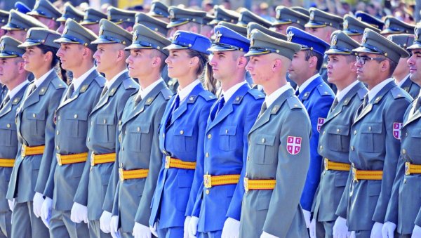 НОВИ ТИМ НА ПОНОС ОТАЏБИНЕ: До 31. марта отворен конкурс за упис нових ка ндидата у војне школе који је расписало Министарство одбране НОВИ ТИМ НА ПОНОС ОТАЏБИНЕ: До 31. марта отворен конкурс за упис нових ка ндидата у војне школе који је расписало Министарство одбране