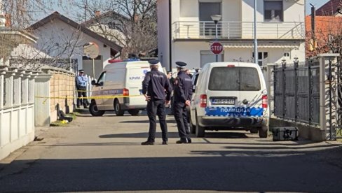 BAČENA BOMBA NA KUĆU POZNATOG SRPSKOG POLITIČARA: Drama u Bijeljini, eksplozija se čula u naselju Pet jezera (VIDEO) BAČENA BOMBA NA KUĆU POZNATOG SRPSKOG POLITIČARA: Drama u Bijeljini, eksplozija se čula u naselju Pet jezera (VIDEO)