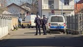 БАЧЕНА БОМБА НА КУЋУ ПОЗНАТОГ СРПСКОГ ПОЛИТИЧАРА: Драма у Бијељини, експлозија се чула у насељу Пет језера (ВИДЕО) БАЧЕНА БОМБА НА КУЋУ ПОЗНАТОГ СРПСКОГ ПОЛИТИЧАРА: Драма у Бијељини, експлозија се чула у насељу Пет језера (ВИДЕО)