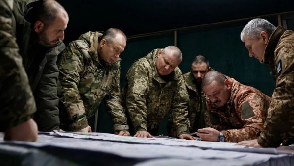 СВИ УКРАЈИНСКИ КОМАНДАНТИ ВЕРУЈУ ДА ЋЕ ИЗГУБИТИ РАТ: Руси побеђују у октобру, а онда ћемо морати да преговарамо СВИ УКРАЈИНСКИ КОМАНДАНТИ ВЕРУЈУ ДА ЋЕ ИЗГУБИТИ РАТ: Руси побеђују у октобру, а онда ћемо морати да преговарамо